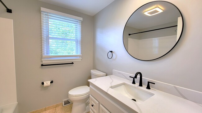 35 Broezel Ave, Unit 35