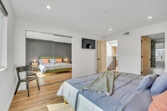 14541 Weddington St in Los Angeles, CA - Building Photo - Building Photo