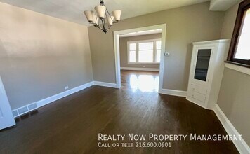 949 Helmsdale Rd, Unit Unit 1 in Cleveland Heights, OH - Building Photo - Building Photo