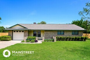 1028 Eastridge Cir in Red Oak, TX - Building Photo