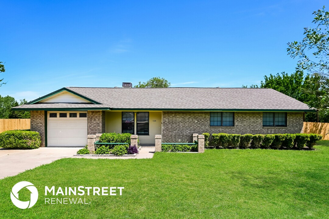 1028 Eastridge Cir in Red Oak, TX - Building Photo