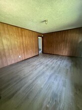 160 Church St in Barnesville, GA - Foto de edificio - Building Photo