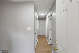 5452 Glen Haven Dr in Atlanta, GA - Building Photo - Building Photo