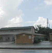 5018 Pembroke Rd in Hollywood, FL - Building Photo