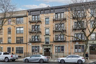 922 Leggett Ave in Bronx, NY - Building Photo