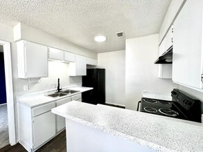 RiverBend Apartment Homes in San Antonio, TX - Building Photo - Building Photo