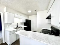 RiverBend Apartment Homes in San Antonio, TX - Foto de edificio - Building Photo