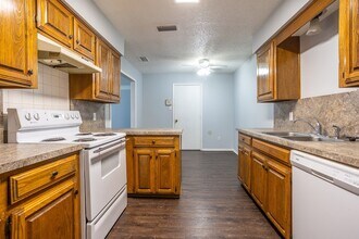 362 S Stewart Ave in Lancaster, TX - Foto de edificio - Building Photo