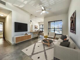 306 McGowen St in Houston, TX - Building Photo