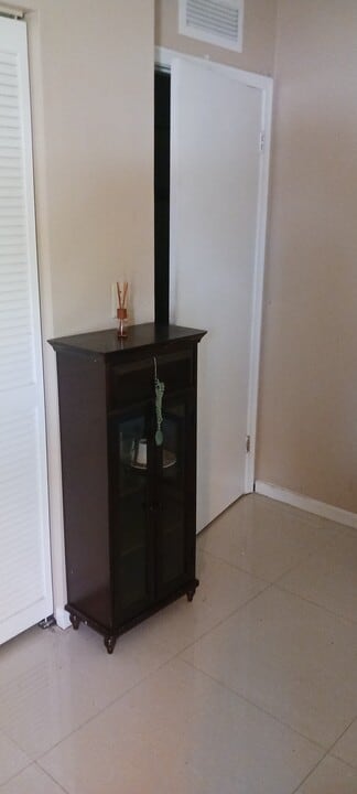 13425 SW 90th Ter in Miami, FL - Foto de edificio