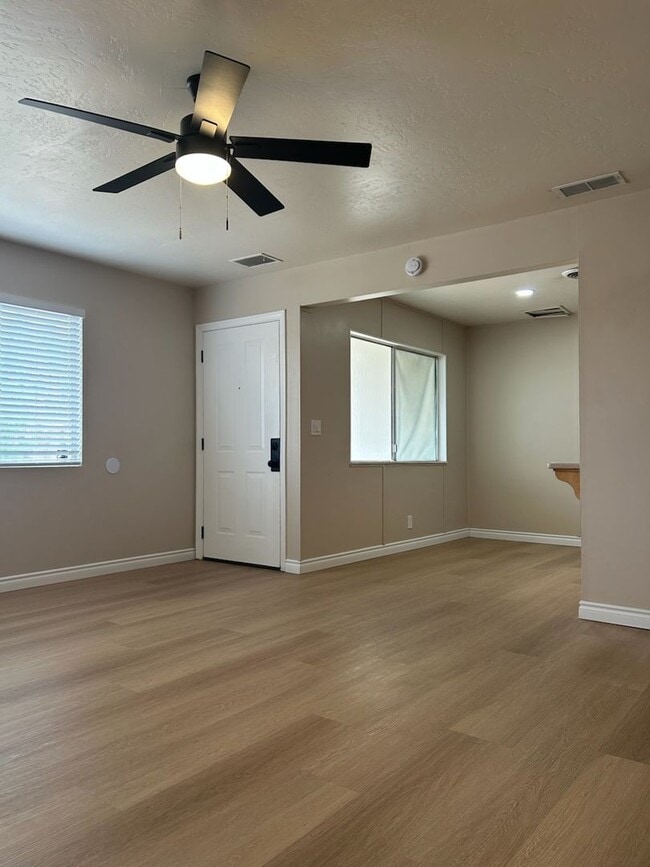 1000 W Coronado Ave in Ridgecrest, CA - Building Photo - Building Photo