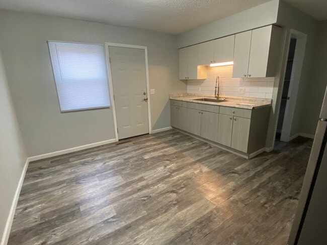 5428 N Division St in Davenport, IA - Building Photo - Building Photo