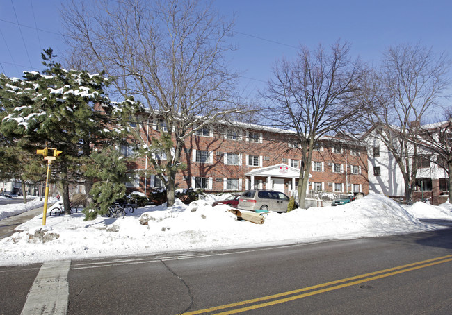 Lexington Apartments in Madison, WI - Building Photo - Building Photo