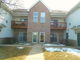 4752 S Forest Point Blvd in New Berlin, WI - Building Photo