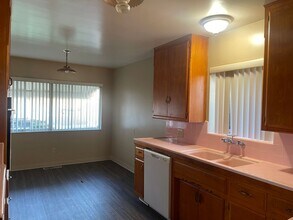 300 Pacific St in Bakersfield, CA - Building Photo - Building Photo