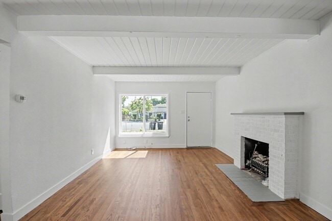 1125 Henderson Ave in Menlo Park, CA - Building Photo - Building Photo