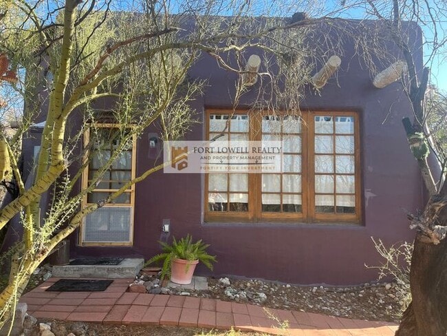 property at 2747 S Kinney Rd