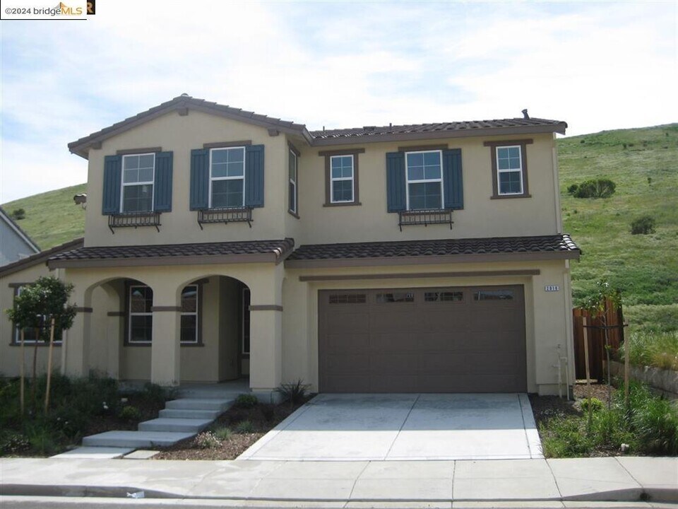 2916 Hanauma Bay Dr in Pittsburg, CA - Building Photo