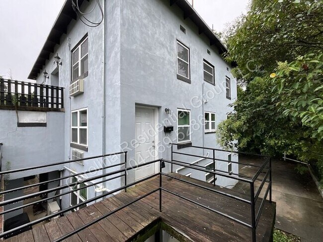 property at 259 Jefferson Ct NE