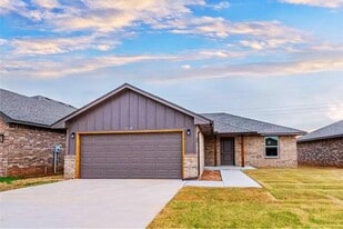 1524 Highland Loop in Guthrie, OK - Building Photo