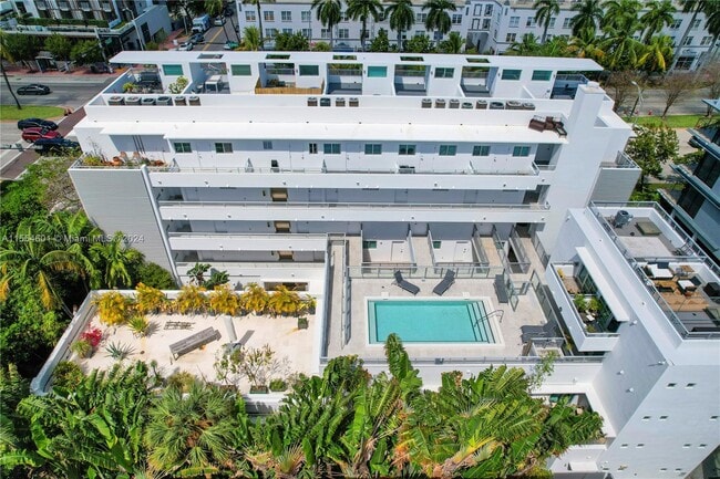421 Meridian Ave, Unit 16 in Miami Beach, FL - Foto de edificio - Building Photo