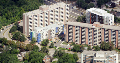 Marlborough Manor in Oakville, ON - Building Photo - Primary Photo