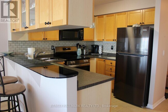 1140 Parkwest Pl in Mississauga, ON - Building Photo - Building Photo