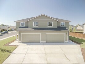 1119 SW Ambrosia Ave in Junction City, OR - Building Photo