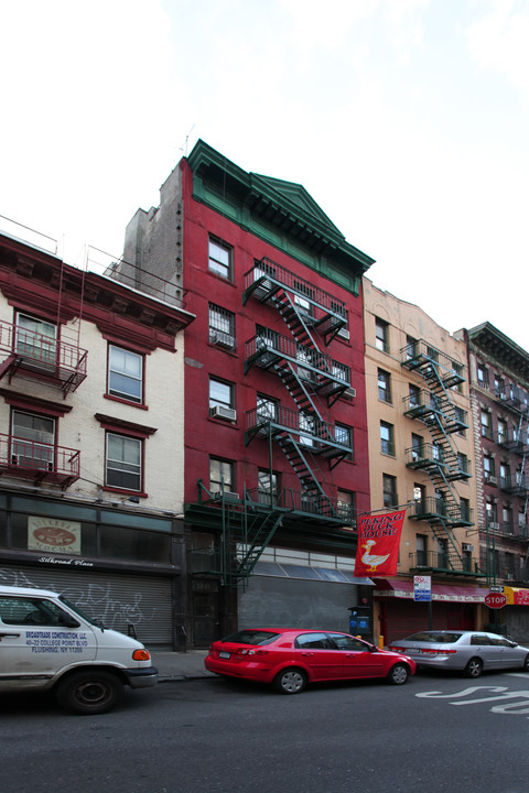 28 Mott St in New York, NY - Building Photo