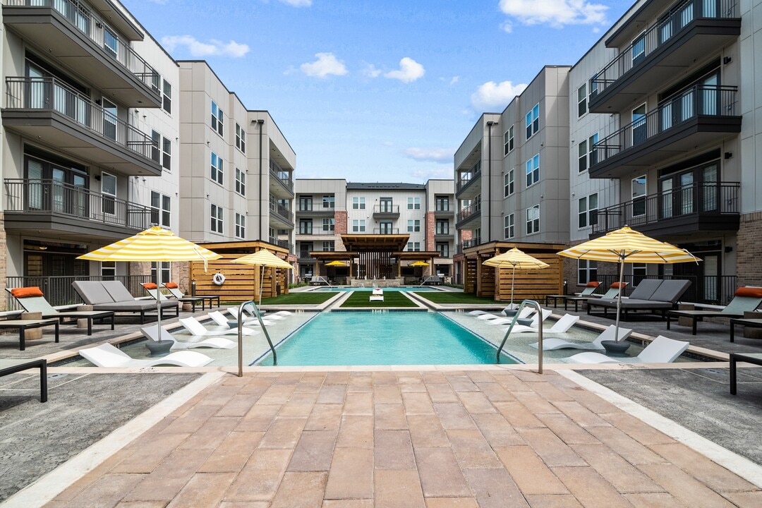 Lenox Bayside in Webster, TX - Foto de edificio
