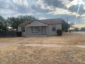 2111 Runnels St in Big Spring, TX - Building Photo