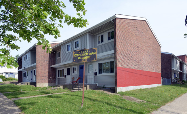 De Medeiros Apartments in New Bedford, MA - Building Photo - Building Photo