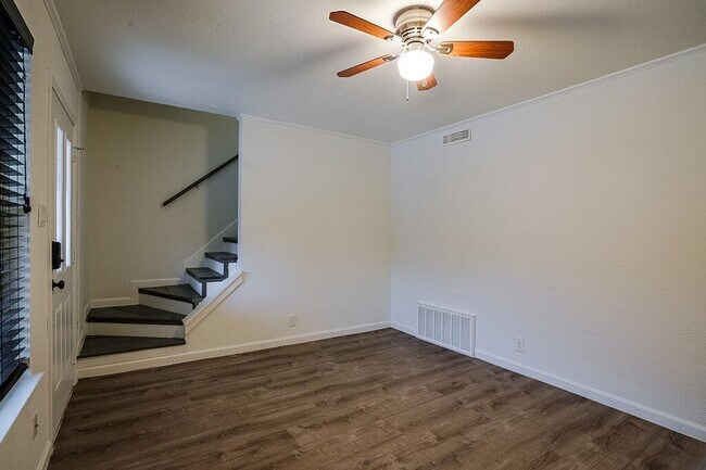 7800 Northcrest Blvd in Austin, TX - Building Photo - Building Photo