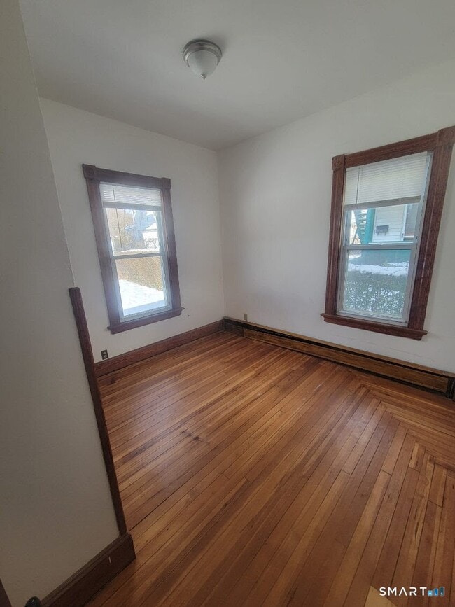 320 Olivia St in Derby, CT - Building Photo - Building Photo