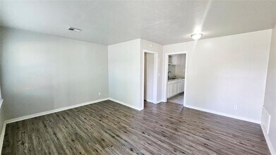 2132 Churchill Pl in The Village, OK - Building Photo - Building Photo