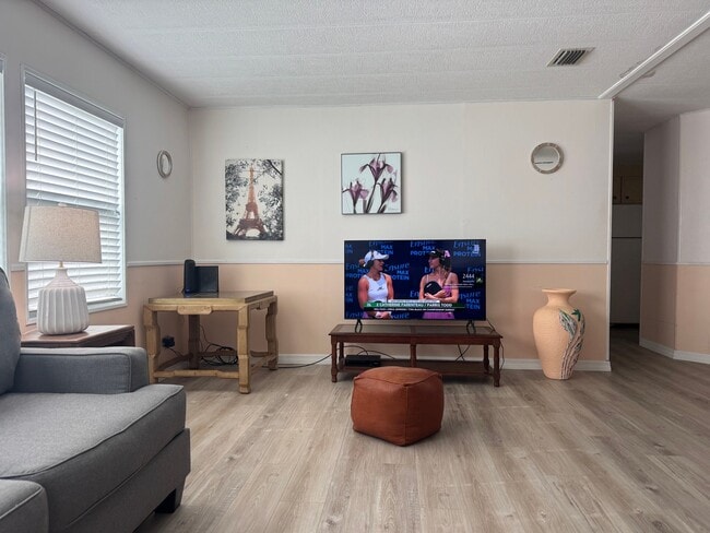 469 Needle Palm in Largo, FL - Building Photo - Building Photo