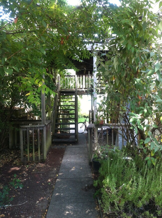 2408-2410 Nixon St in Eugene, OR - Building Photo - Building Photo