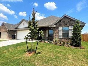 10012 Glover River Dr in Yukon, OK - Building Photo - Building Photo