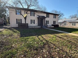 208 Meadow St in Scottsboro, AL - Building Photo