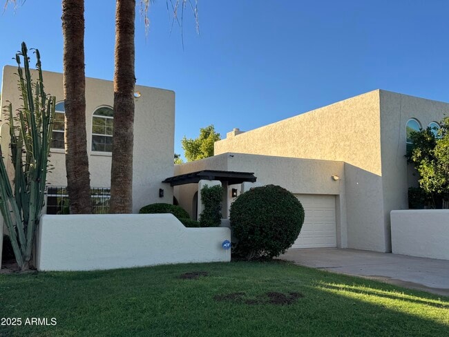 1009 N Villa Nueva Dr