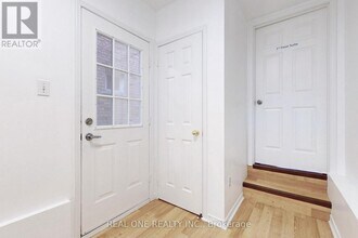 64 Sassafras Cir in Vaughan, ON - Building Photo - Building Photo