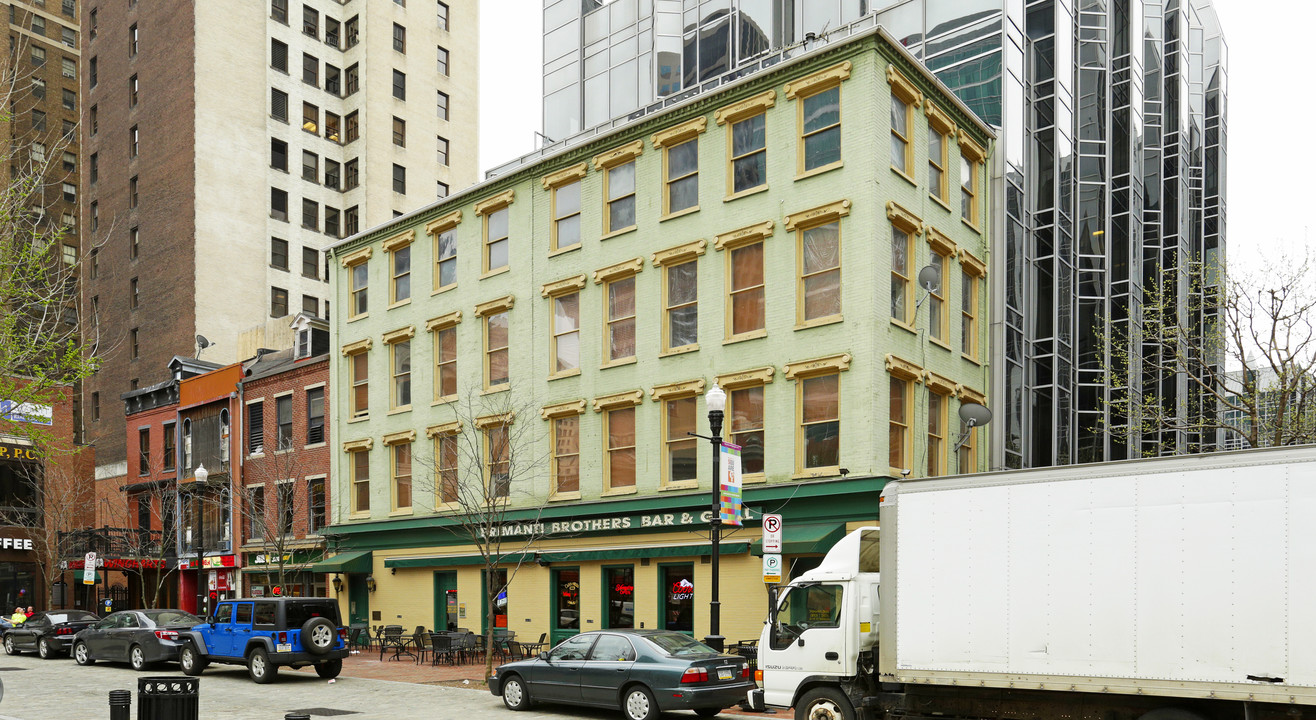 2 S Market Pl in Pittsburgh, PA - Building Photo