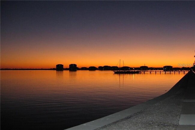 5220 Brittany Dr S in St. Petersburg, FL - Building Photo - Building Photo