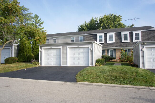 property at 1352 Oxford Cir