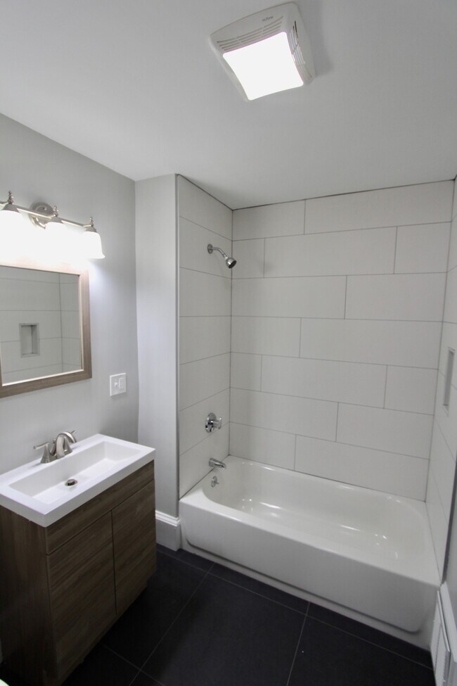 34 Russell St, Unit 2 in Malden, MA - Building Photo - Building Photo