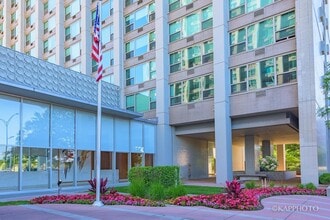 3600 N Lake Shore Dr in Chicago, IL - Building Photo - Building Photo