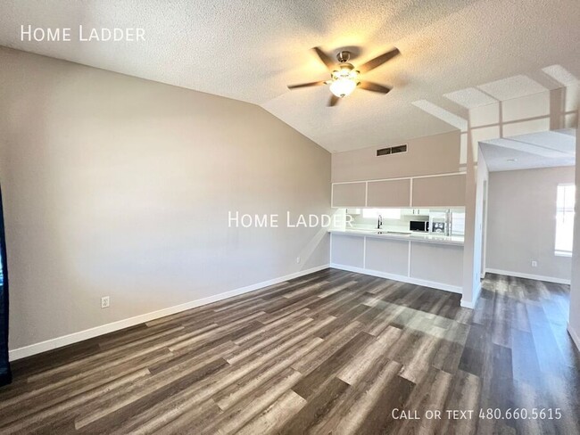 2929 E Broadway Rd in Mesa, AZ - Building Photo - Building Photo