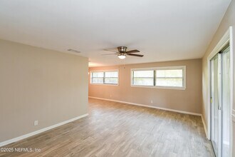 5011 Bedford Forest Dr in Jacksonville, FL - Building Photo - Building Photo