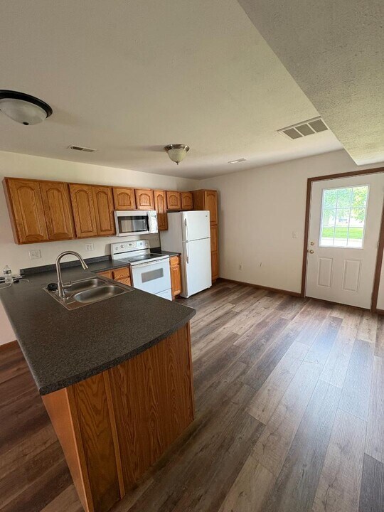 100 Aldergate St in Bonne Terre, MO - Building Photo