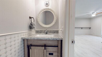 14715 Woodward Gardens Dr in Houston, TX - Building Photo - Building Photo